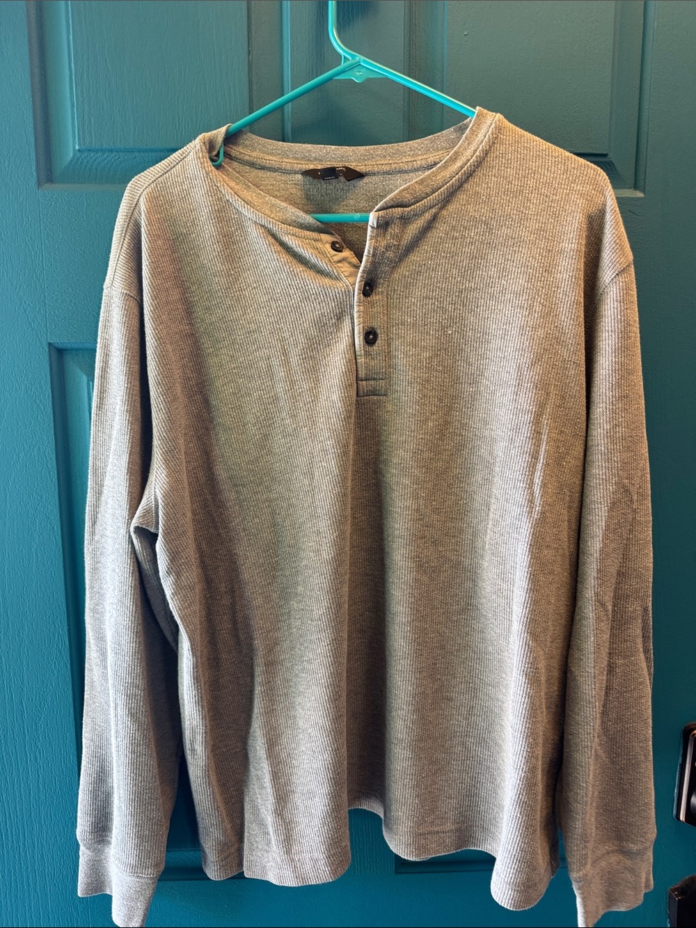 Banana Republic Men's Light Gray Thermal Henley Long Sleeve. XL